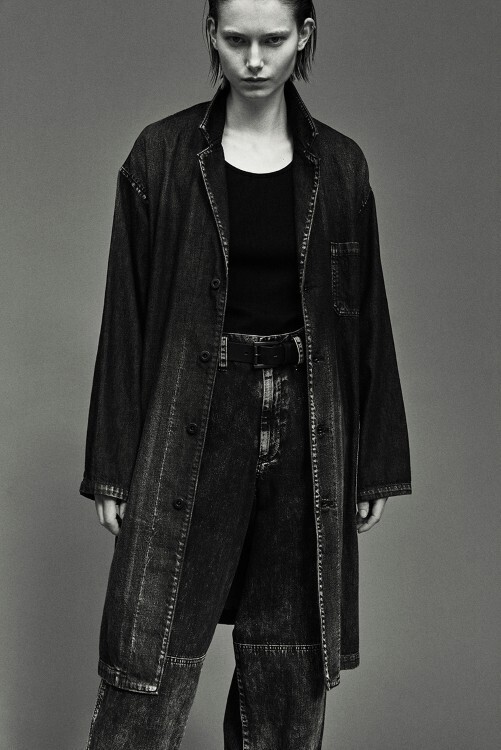 Y’sが提案する「DENIM ESSENTIALS」──構造と佇まいから考える、日常のためのデニム