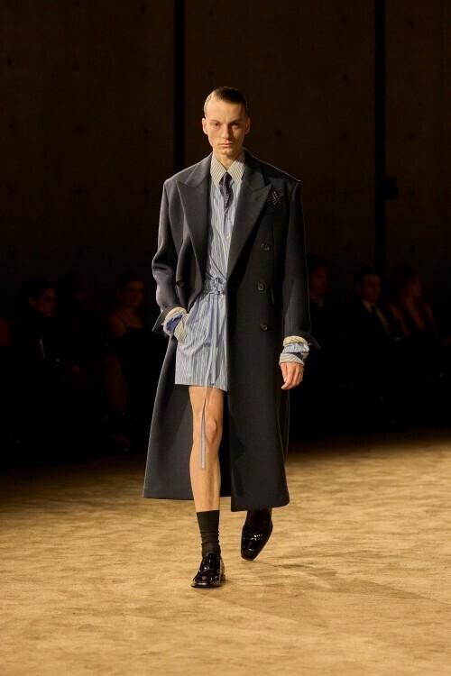 サンローラン 2026年ウィンター メンズコレクション──「前夜の翌朝」に宿る、親密さと男らしさの再定義