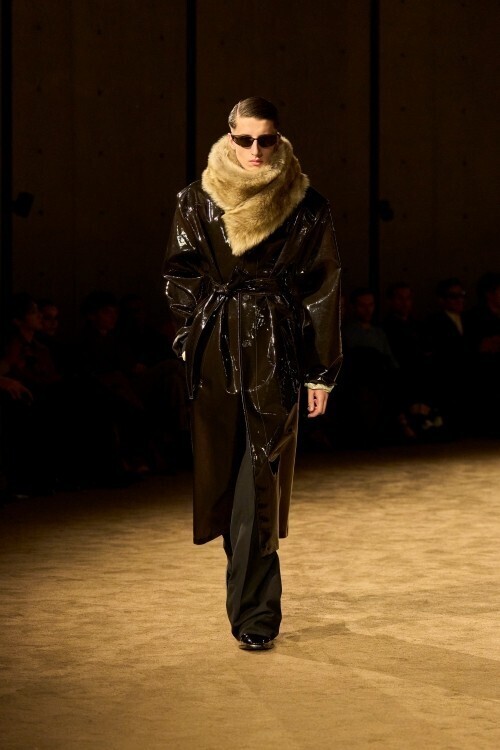 サンローラン 2026年ウィンター メンズコレクション──「前夜の翌朝」に宿る、親密さと男らしさの再定義