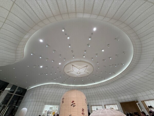 ディオール バンブー パビリオン──代官山に現れた、光と竹のメゾン