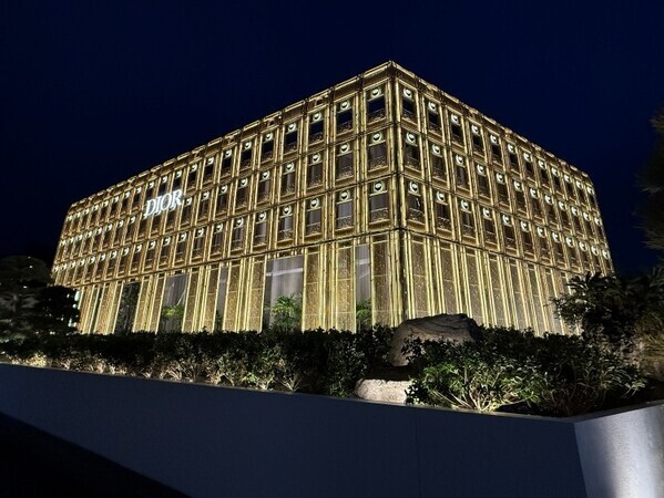 ディオール バンブー パビリオン──代官山に現れた、光と竹のメゾン