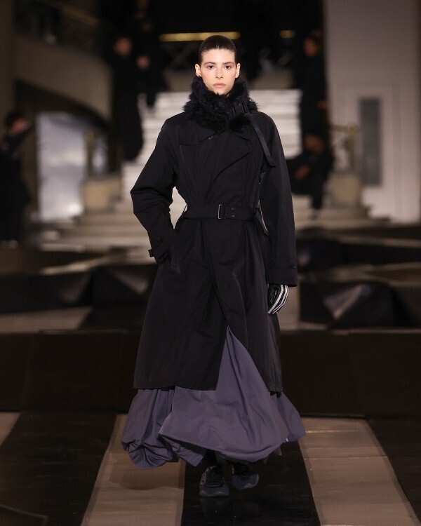 Y-3、パリで2026年秋冬コレクションを発表。山本耀司とadidasが描く「都市のユニフォーム」と速度の美学