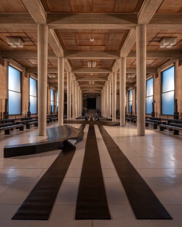 Y-3、パリで2026年秋冬コレクションを発表。山本耀司とadidasが描く「都市のユニフォーム」と速度の美学