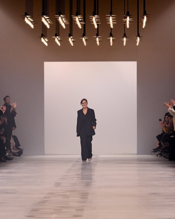 「Less I, more us」──マリア・グラツィア・キウリが描くフェンディの新章。女性アーティストとの対話から生まれた2026-27年秋冬コレクション