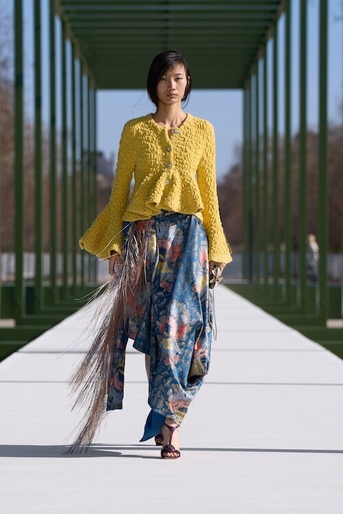 「見る／見られる」都市の舞台──ディオール 2026-27年秋冬ウィメンズコレクション