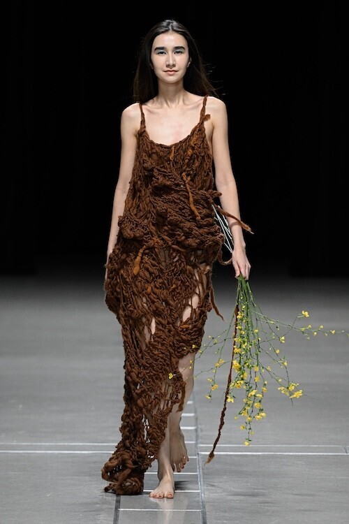 KAKANが初のランウェイショー、「WILD, NOT PURE」を掲げ楽天ファッションウィーク東京 2026 A/Wに登場