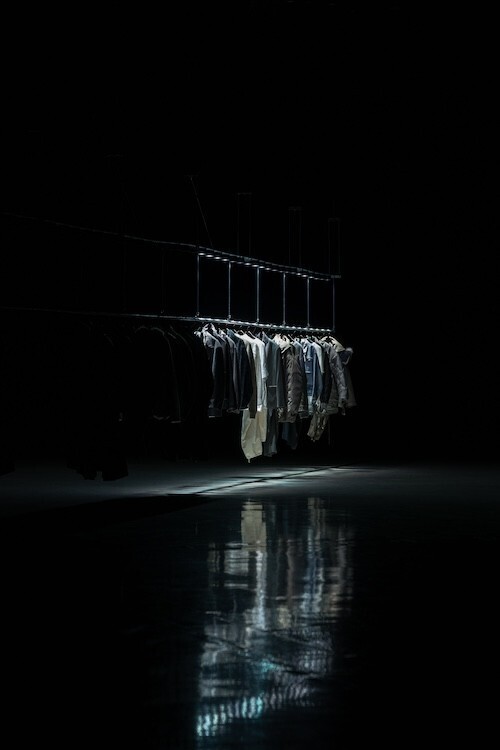 kiminori morishita「80 pieces of history」──約80着のアーカイブで辿る、服と時間のインスタレーション