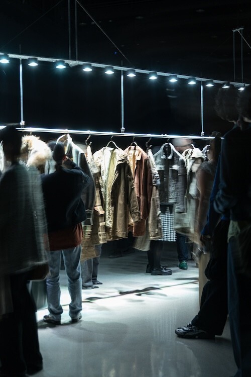 kiminori morishita「80 pieces of history」──約80着のアーカイブで辿る、服と時間のインスタレーション