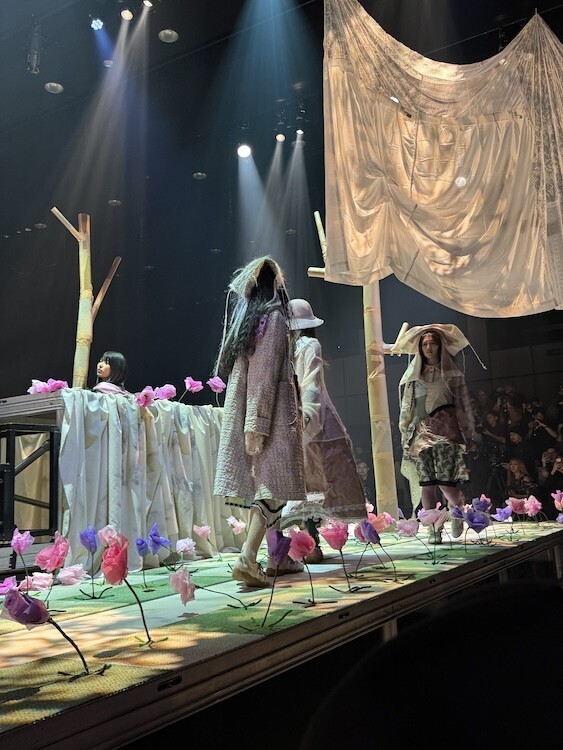 yushokobayashi 2026年秋冬コレクション「Void」──“死”と“喪失”を、儚く優しい幻想として描くランウェイ