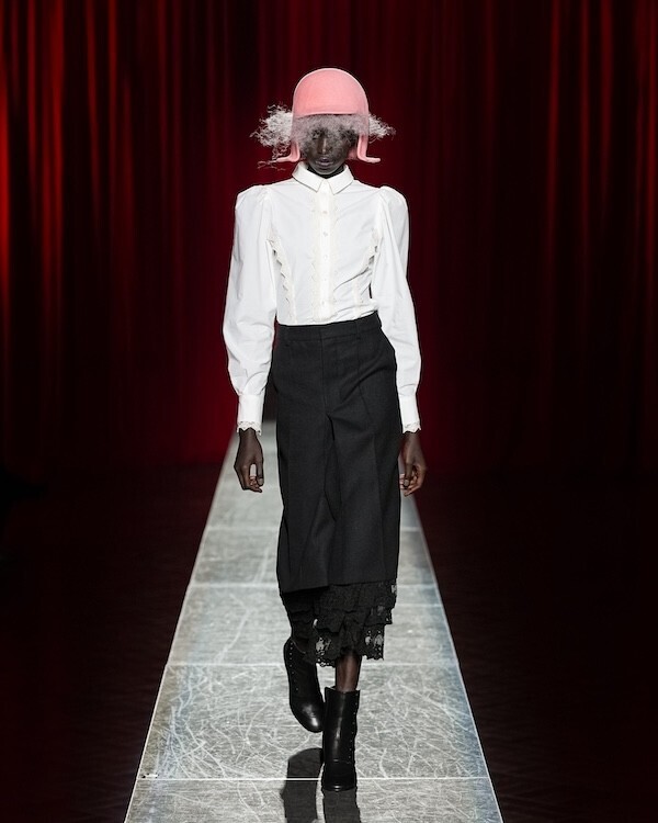 VIVIANO、教会空間で描いた“名もなき彼女”の肖像 Rakuten Fashion Week TOKYO 2026 A/W