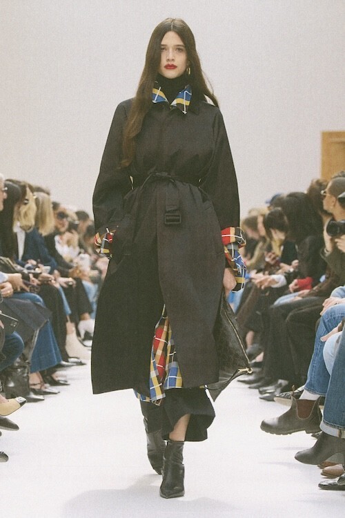 セリーヌ 2026年秋冬コレクション マイケル・ライダーが描く“スタイルという自信”