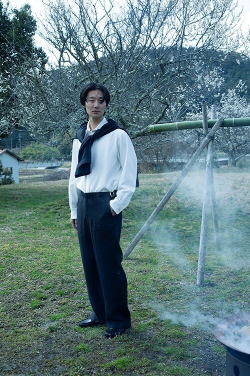 西陣織・HOSOOがメンズへ──「HOSOO MEN」が提示する、素材と身体の新たな関係