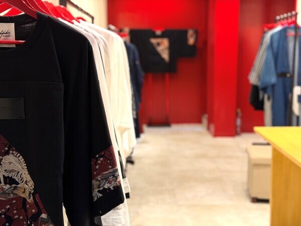 岡山デニムが浅草へ──グローバルに評価される日本のクラフトを体験する「AOKI DENIM」