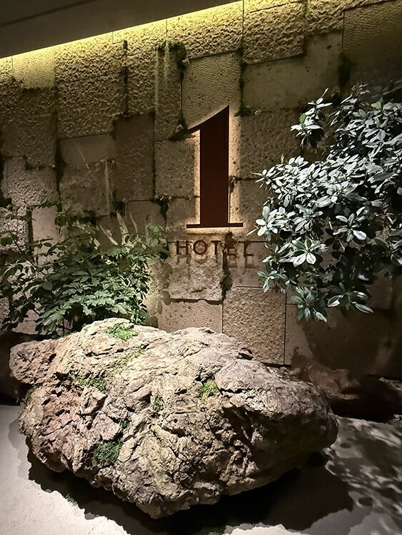 「1 Hotel Tokyo」──都市を自然へと接続する、新しいラグジュアリーのかたち