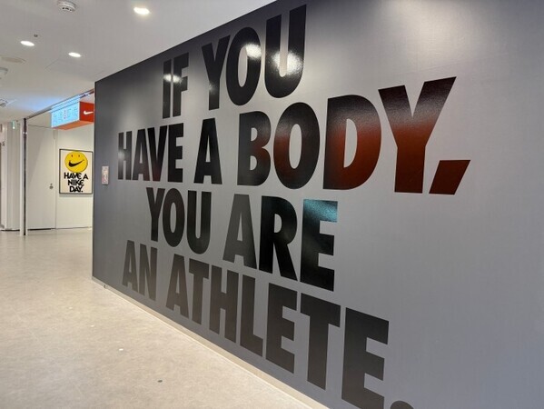 ナイキ、新宿に新旗艦店「NIKE SHINJUKU」をオープン──都市とスポーツを再編集する4層構造