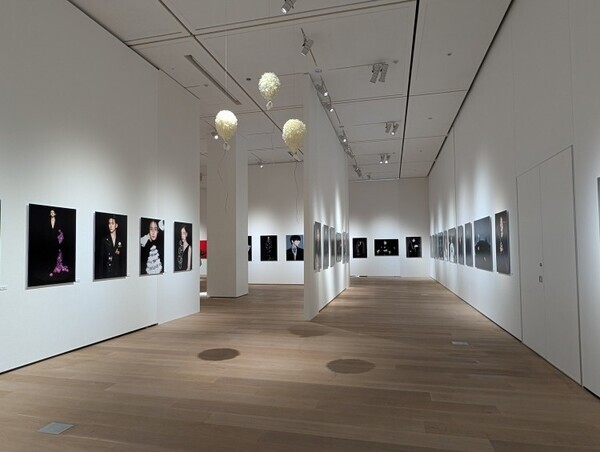 顔を構成するということ——キム・ヨンジュン × 吉田ユニ「Face to face」が示すポートレートの再定義