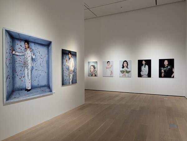 顔を構成するということ——キム・ヨンジュン × 吉田ユニ「Face to face」が示すポートレートの再定義