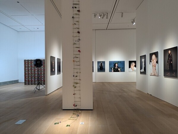 顔を構成するということ——キム・ヨンジュン × 吉田ユニ「Face to face」が示すポートレートの再定義