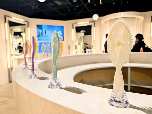 ReFa、MISAMOとともに“ヘアケアの体験価値”を拡張。ReFa GINZAで新プロジェクト「ReFa BEAUTY SHOWCASE with MISAMO」を始動