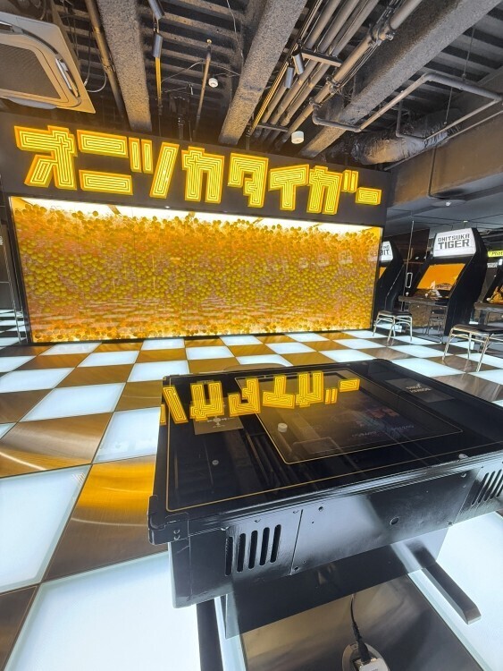 オニツカタイガー、世界最大の旗艦店を新宿に──“売る場所”から“ブランドと出会う場所”へ