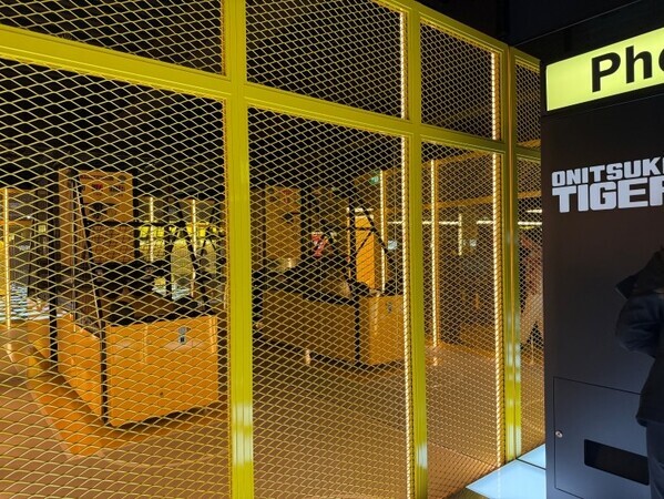 オニツカタイガー、世界最大の旗艦店を新宿に──“売る場所”から“ブランドと出会う場所”へ