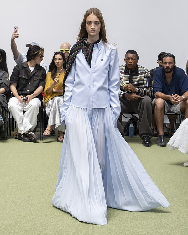 sacai 2027年春夏メンズコレクション──「THE NEW CLASSICS」、クラシックを再起動するための解体