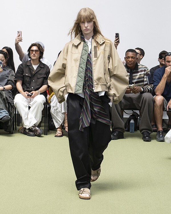 sacai 2027年春夏メンズコレクション──「THE NEW CLASSICS」、クラシックを再起動するための解体
