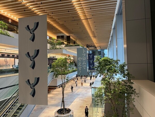 東京・八重洲に「TOFROM YAESU」が誕生──路地、老舗、アートから読み解く“街を継ぐ”再開発