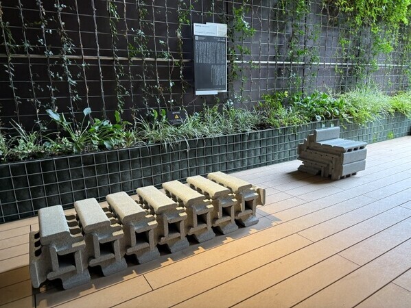 東京・八重洲に「TOFROM YAESU」が誕生──路地、老舗、アートから読み解く“街を継ぐ”再開発