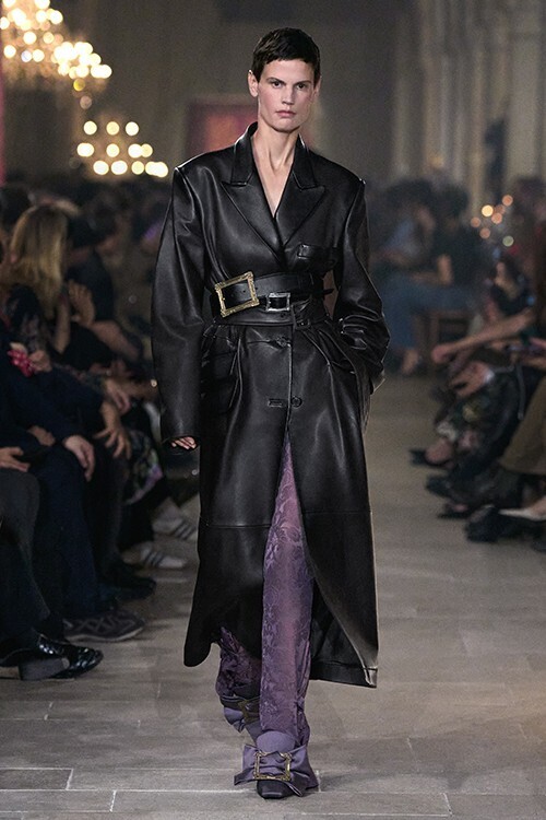Acne Studios 2027年春夏「Denim Hystoria」──過去と現在を、同時に着る