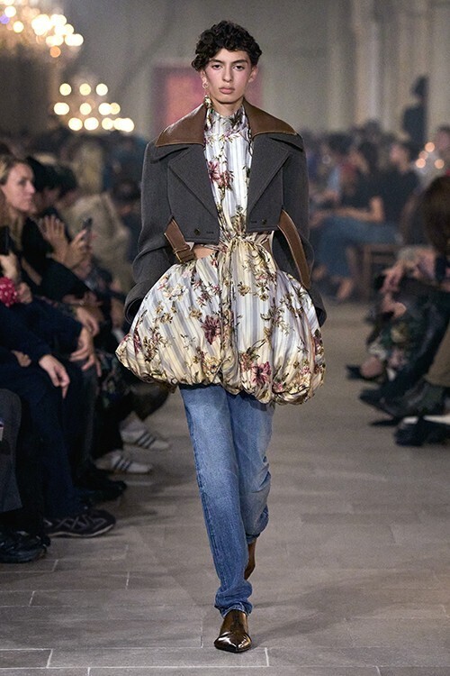 Acne Studios 2027年春夏「Denim Hystoria」──過去と現在を、同時に着る