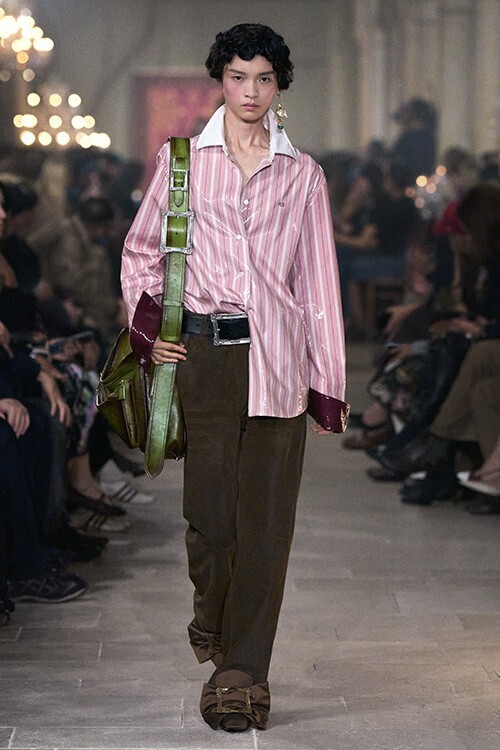 Acne Studios 2027年春夏「Denim Hystoria」──過去と現在を、同時に着る
