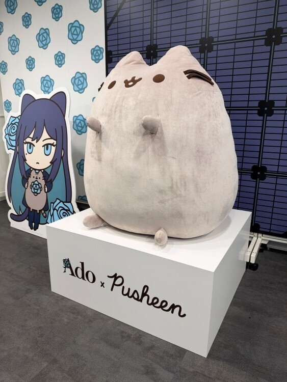 Adoが愛する猫「Pusheen」とは？ シカゴから東京へ、異色のコラボレーションがつなぐ音楽とキャラクター文化