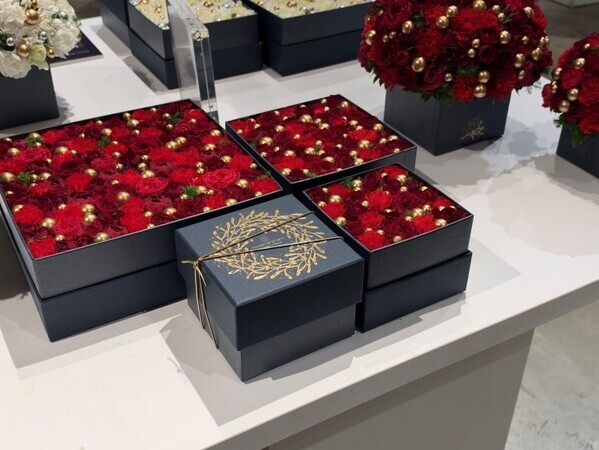 ニコライ・バーグマンが描く北欧の冬。「Midnight Mistletoe」──ヤドリギと花々が彩るウィンターコレクション2026