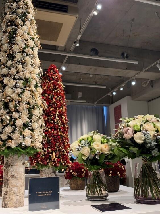 ニコライ・バーグマンが描く北欧の冬。「Midnight Mistletoe」──ヤドリギと花々が彩るウィンターコレクション2026