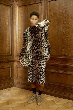 ステラ マッカートニー 2016年秋コレクション - ネコたちが運ぶ、新しいモダニティ