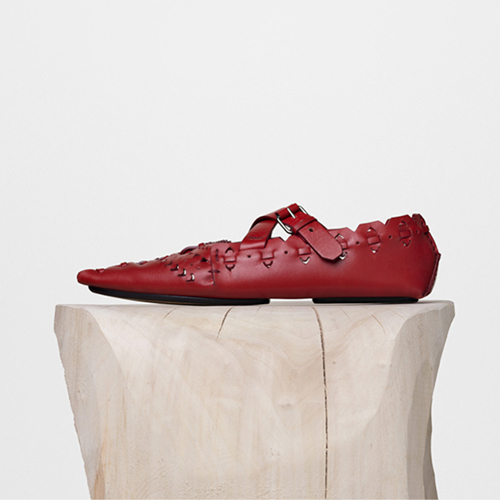 セリーヌの新作シューズ「フォーク」発売 - 東欧民族のフットウェアから着想