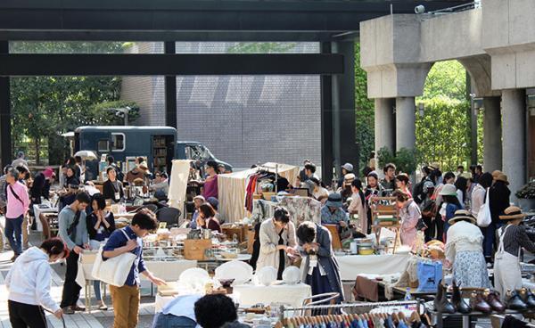 アークヒルズで「赤坂蚤の市」2周年特別企画が開催 - アンティーク雑貨・家具から絶品グルメまで