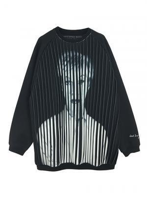 アンディ・ウォーホル×ポーツ1961、ポートレートがプリントされたボンバージャケットやプリーツスカート