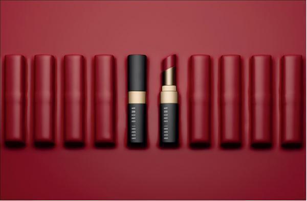 ボビイ ブラウンからオイルベースの新リップカラー - 濃密保湿とクリアな発色