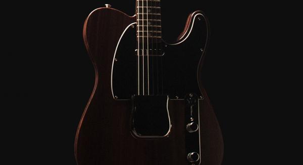 フェンダーの期間限定ストアが三越本店に、世界に12体のみのビートルズ銅像展示や最新ギター販売も