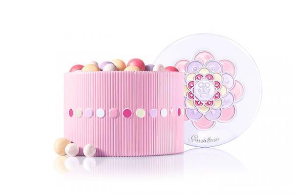 ゲランのフェイスパウダー「メテオリット」が初夏限定ソフトピンクカラーに、有田焼ボトルの香水も