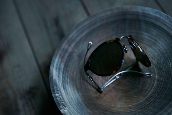 EYEVAN 7285初‟折り畳みのできる”アイウェア誕生 - 老眼鏡用のテンプルを採用