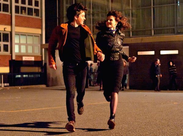 映画『シング・ストリート 未来へのうた』80'sロックに乗せる若者の青春、主題歌にアダム・レヴィーン