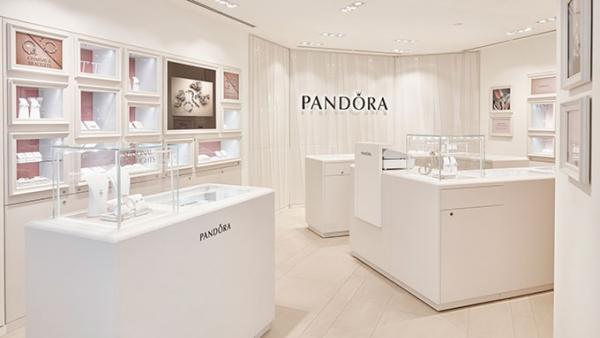 パンドラの新路面店が表参道に - オープン記念チャームプレゼントも
