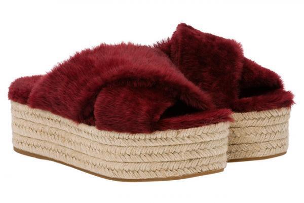 ミュウミュウ、阪急うめだ本店にシューズショップをオープン - 限定色のサンダルも登場