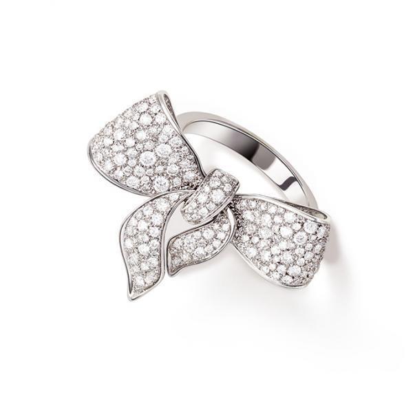 ダミアーニからリボンモチーフの新ジュエリー「フィオッコ」、ロシア王朝末裔ニコレッタ・ロマノフとコラボ