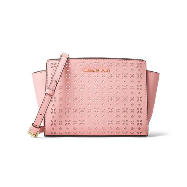 マイケル マイケル・コースからフラワーモチーフのサッチェルバッグやトート、サンダルが登場