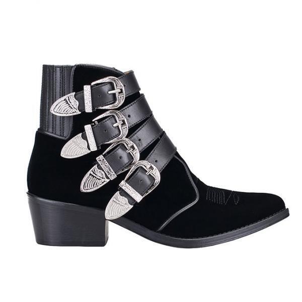 トーガ プルラ「4メタル バックル ブーツ」から限定モデル - 黒色メタルパーツがポイント