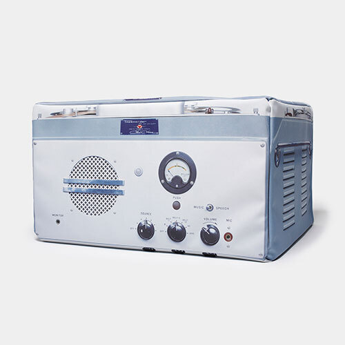 ソニー×ザ・パーキング銀座、WALKMANなど歴代名機をクッションやポーチに